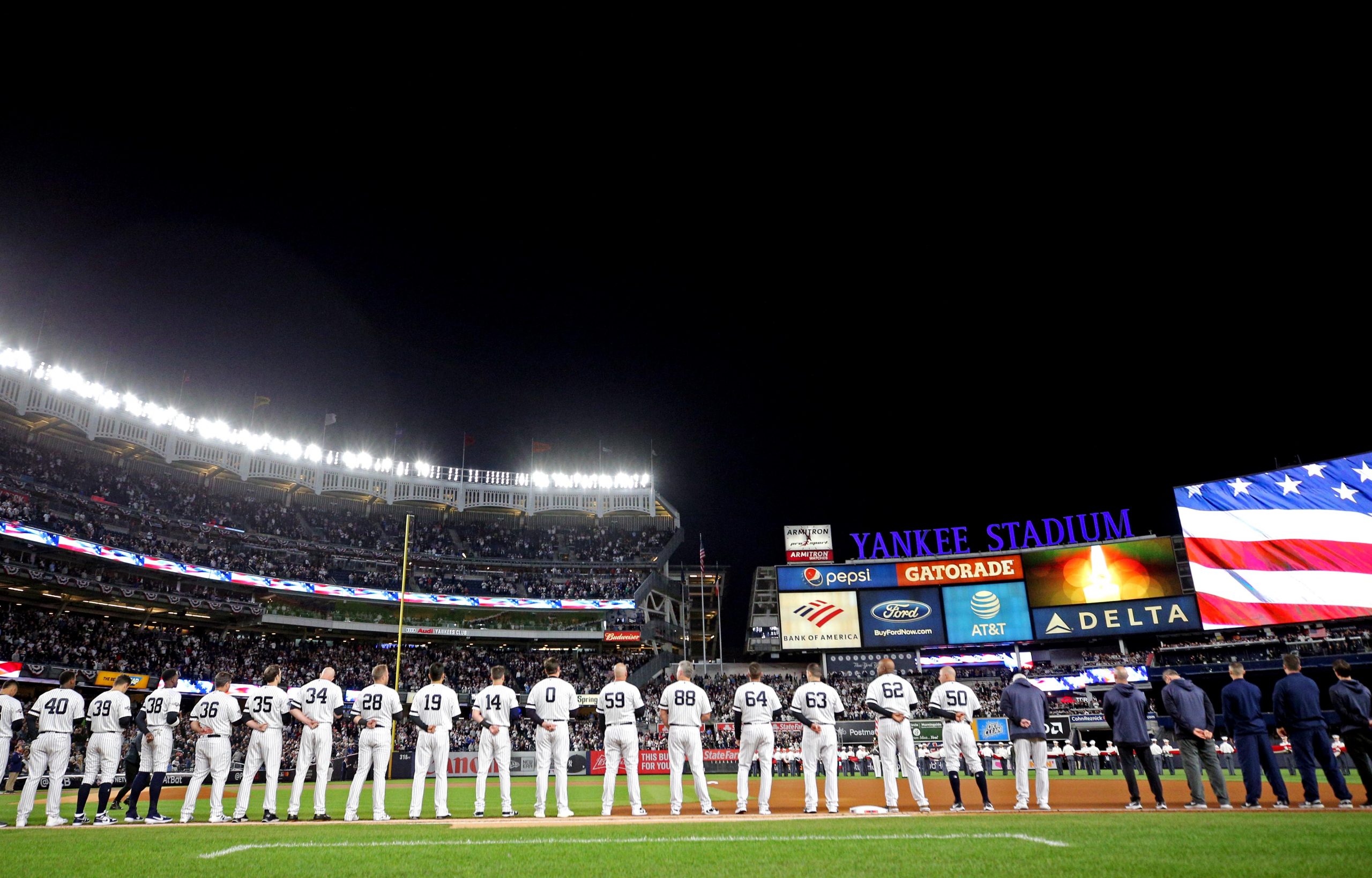 Seattle fans give MLB commissioner Rob Manfred the full draft treatment