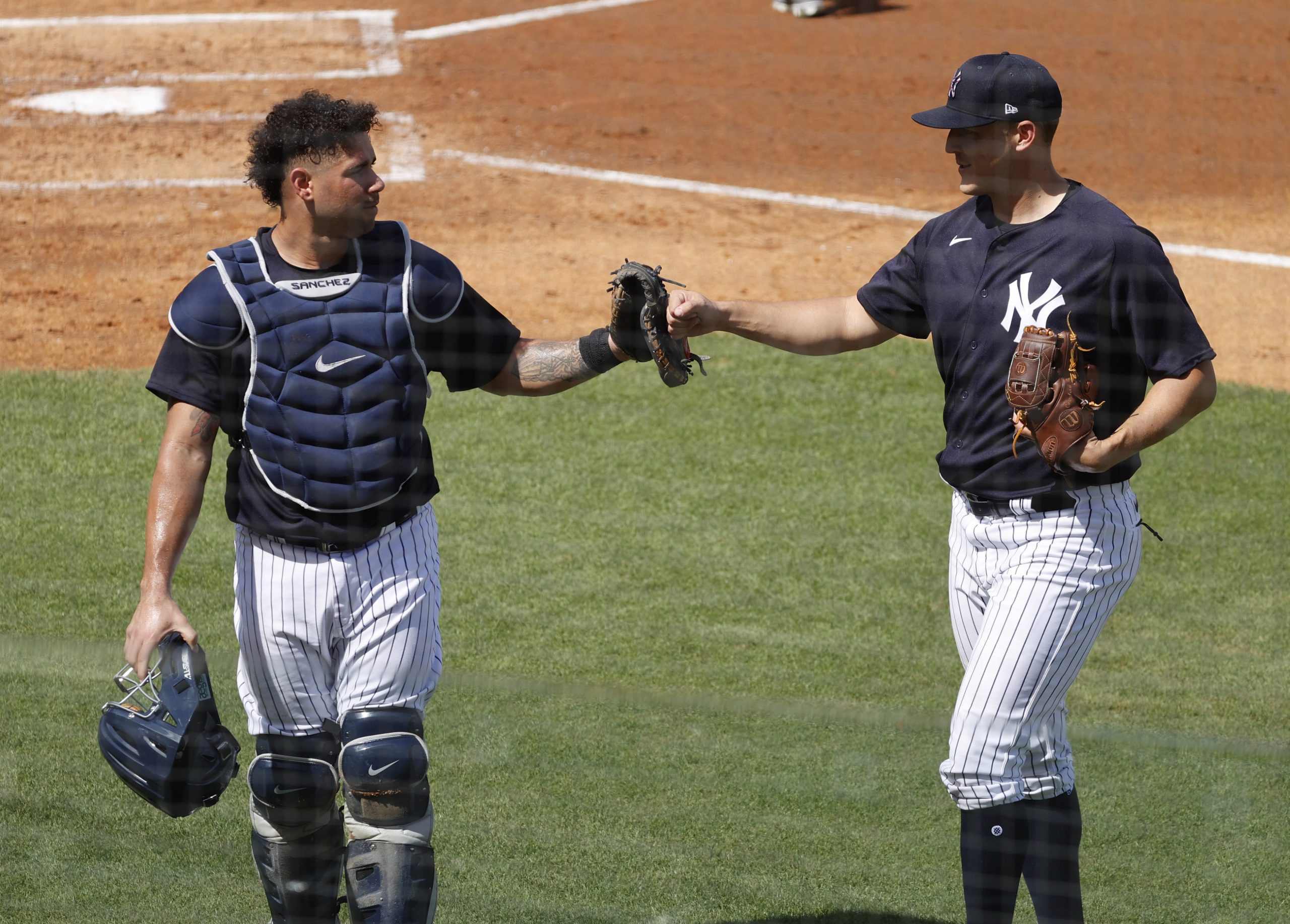 Yankees tender c yankees road jersey ontract to Gary Sánchez, avoid  non-tendering any players