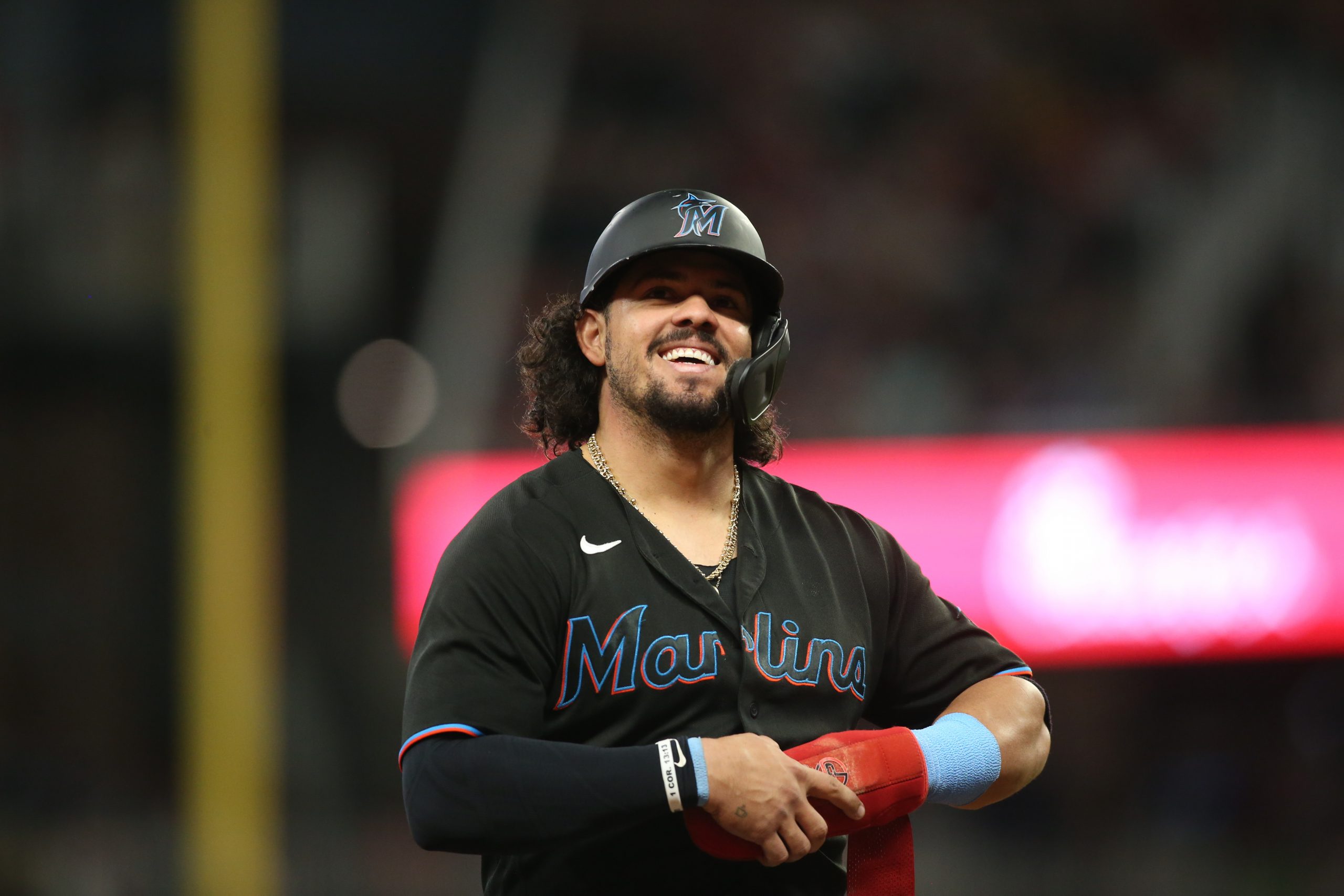 Marlins trade Alfaro to Padres