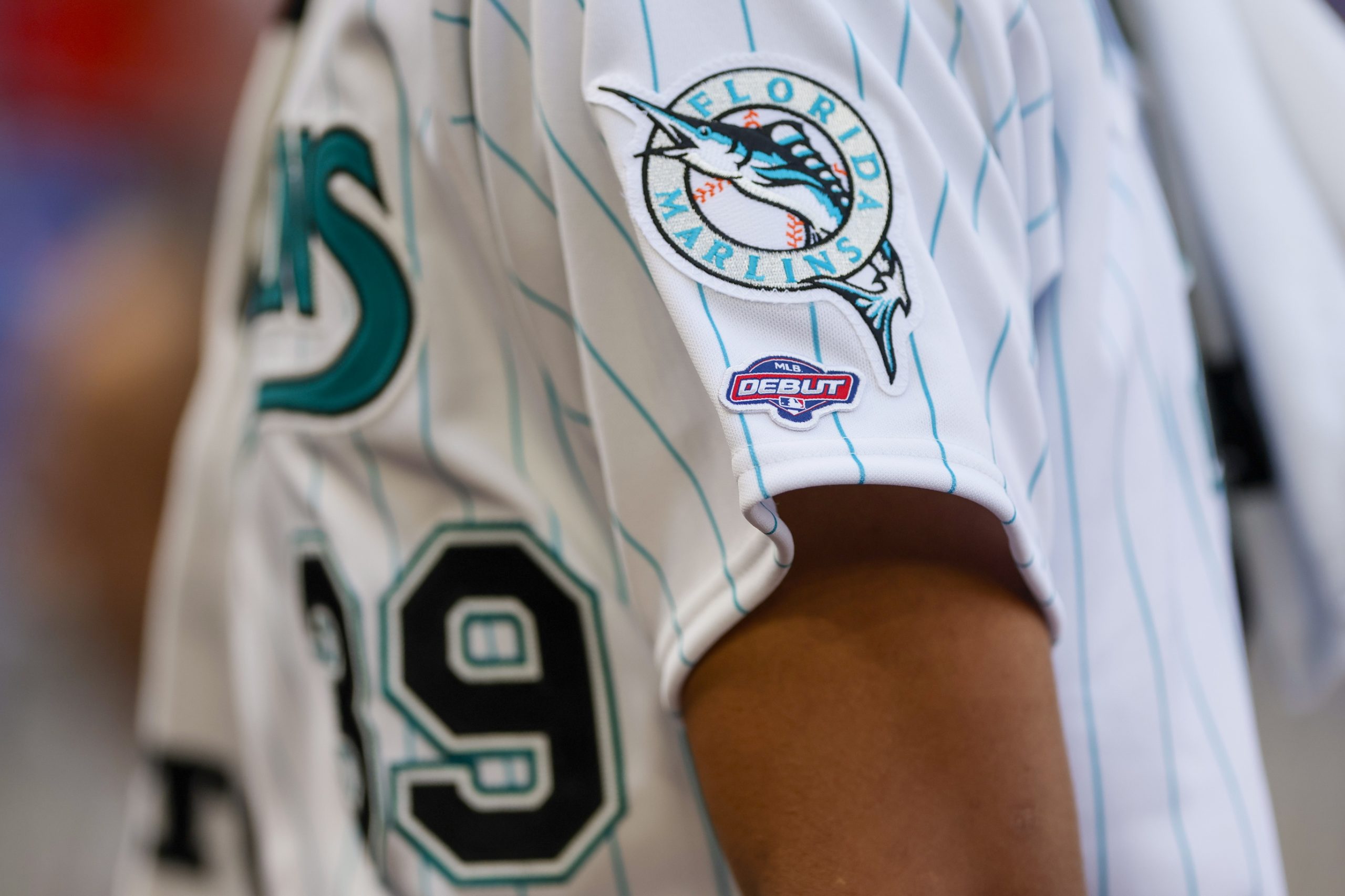 Reviewing the new Miami Marlins logo and uniforms (2018 edition